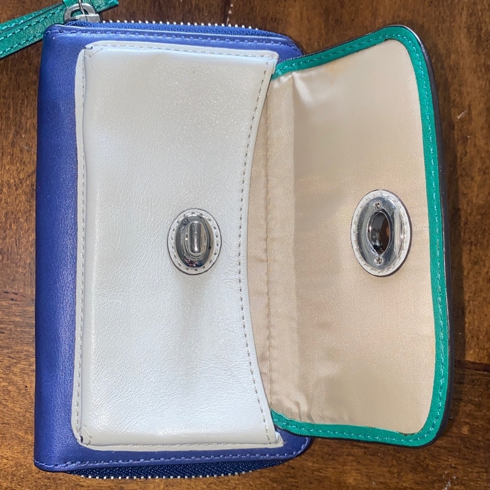 COACH Parker Color Block Leather
Universal Zip wristlet Wallet - Picture 9 of 10